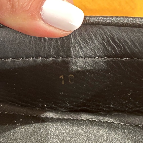 Louis Vuitton Loafers - Picture 10 of 10